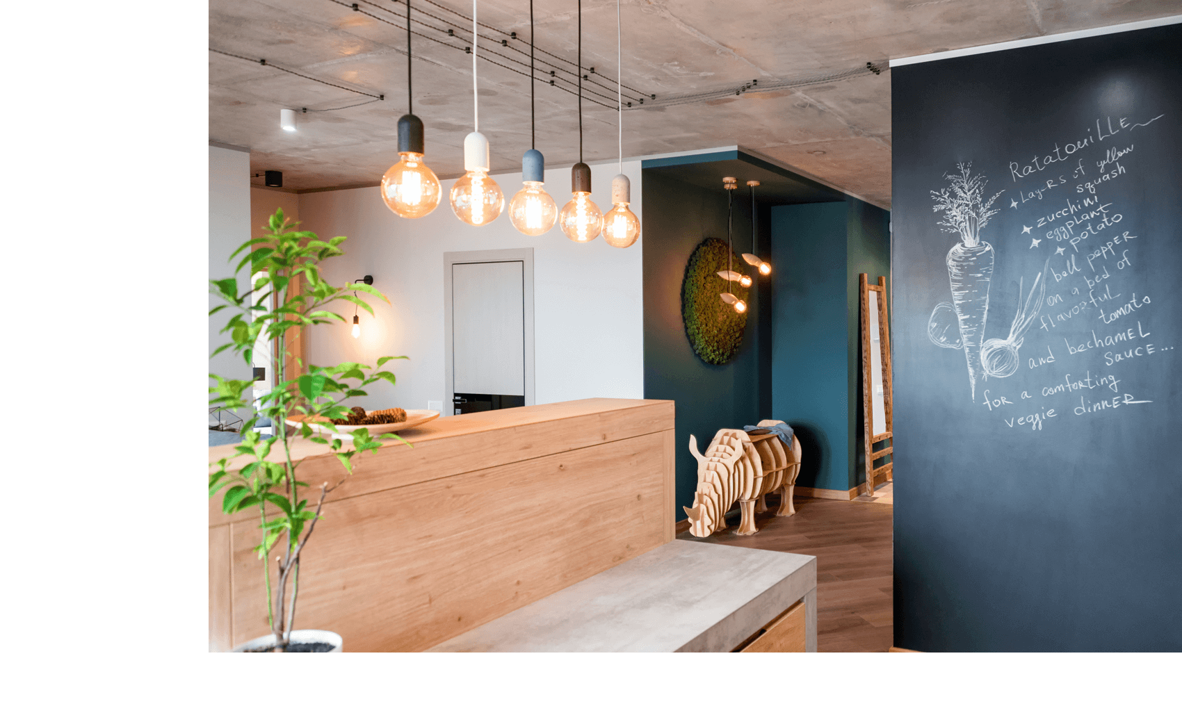 信頼と実績でお客様の未来を明るく照らします。